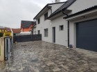 Pronájem moderně řešeného domu 5+kk se zahradou a parkováním v klidné ulici Brněnky, Brno - Slatina.
